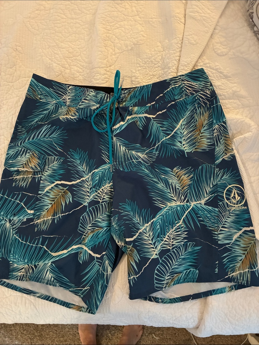 Volcom Teal and Navy Palm-Print Board Trunk Swim Shorts SZ 36